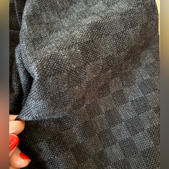 Louis Vuitton Petit Damier Graphite LV Logo
Wool Scarf - Picture 11 of 15